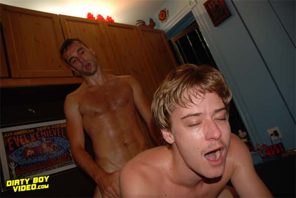 Gay Amateur Porn Deep Throat at Dirty Boy