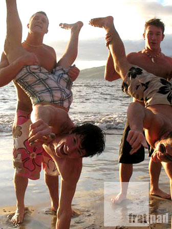 fratmen-beach-wrestling-3.jpg